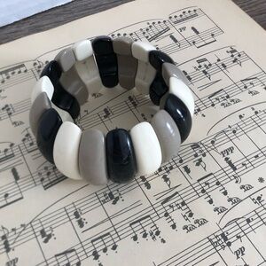 Vtg Plastic Domed Panel Stretch Bracelet